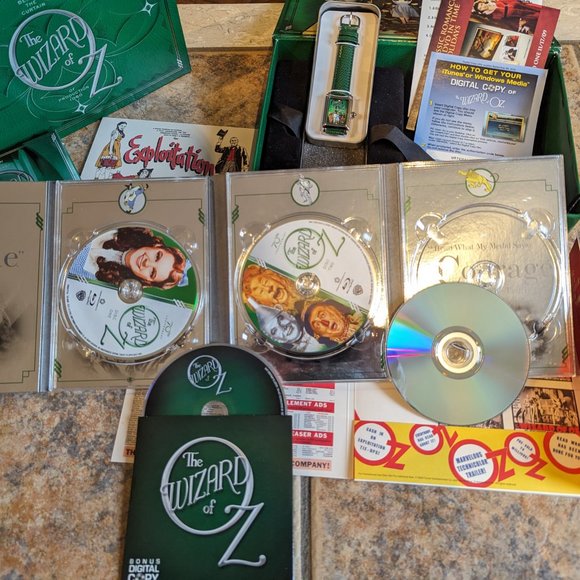 The Wizard of Oz 70th Anniversary Ultimate Collectors Edition # 112,907 Blu-Ray - Picture 5 of 10